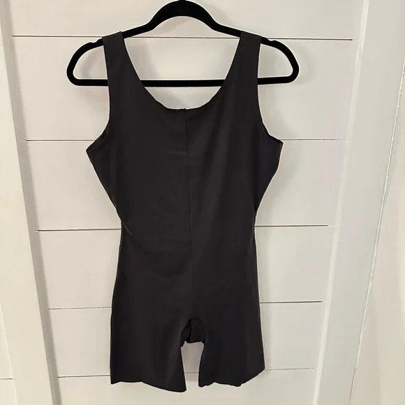 SPANX L one piece top and thigh control spandex contouring slimming shapewear - Picture 2 of 11